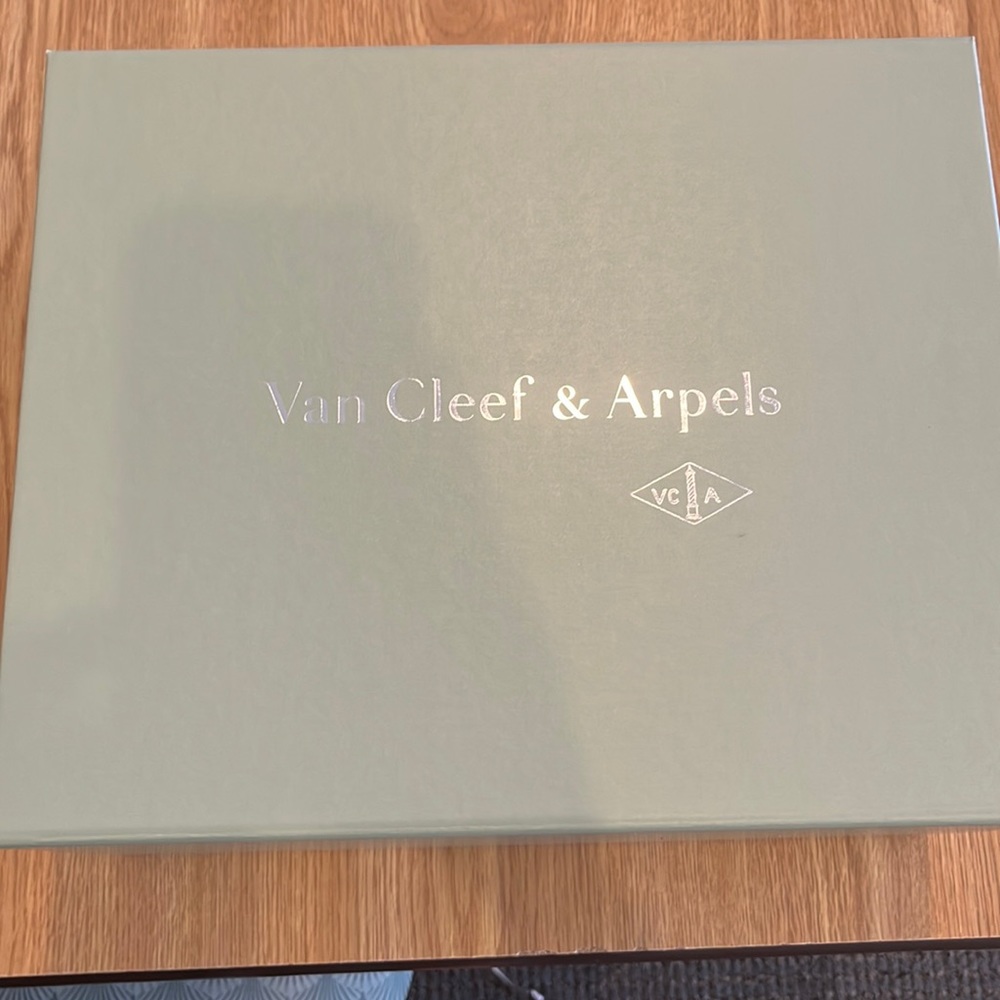 COPY - COPY - Van Cleff box